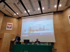 Dr Hermann podczas wygłaszania referatu