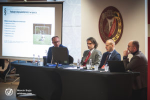 Zdjęcie z panelu, w którym uczestniczył Dr Paweł Kokot