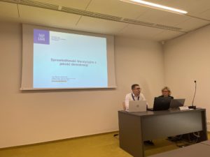 mgr Mateusz Grabarczyk podczas swojego wystąpienia na Zjeździe Młodych Teoretykow i Filozofów Prawa