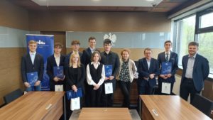 Wspólne zdjęcie Jury w składzie Prof. S. Wronkowska, Prof. M. Smolak i Dr. M. Krotoszyński z Finalistami konkursu